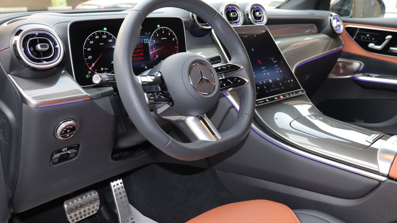 Mercedes GLC300 2025 AMG Coupe Obsidian Black, sienna brown Обзор интерьера