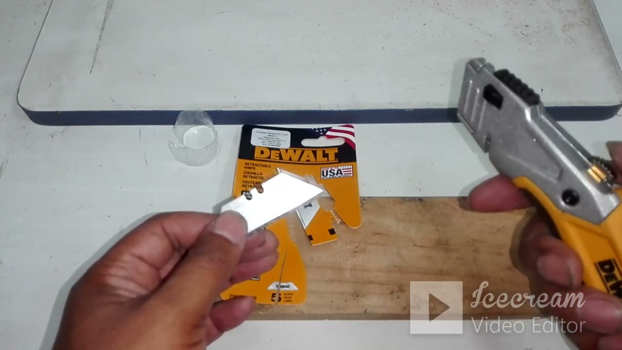 Cuchilla retráctil DeWalt   1 - 800 - 4 - CUARTO DE HERRAMIENTAS