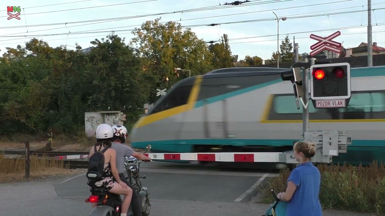Železniční přejezd Řevnice #1 [P272] - 9.9.2023 / Czech railroad crossing