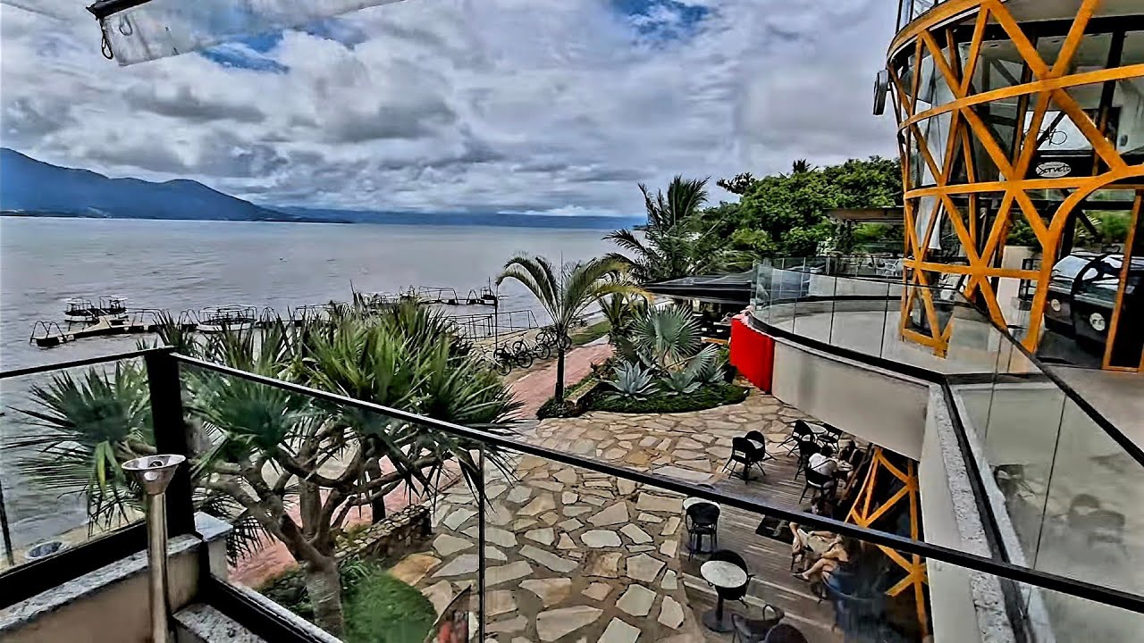 Walking in Orla da Praia do Perequê e Shopping em Ilhabela #brazil #travel #worldcities #mall #beach