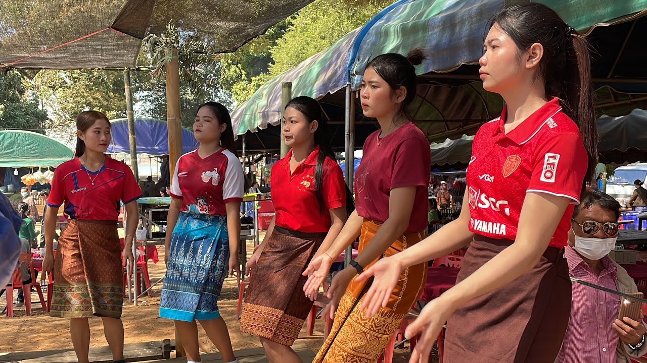 เที่ยวงานบุญลาว เหมารำวงมอบให้สาวเมืองหนองบก แขวงคำม่วน 😁😁🇱🇦🇱🇦