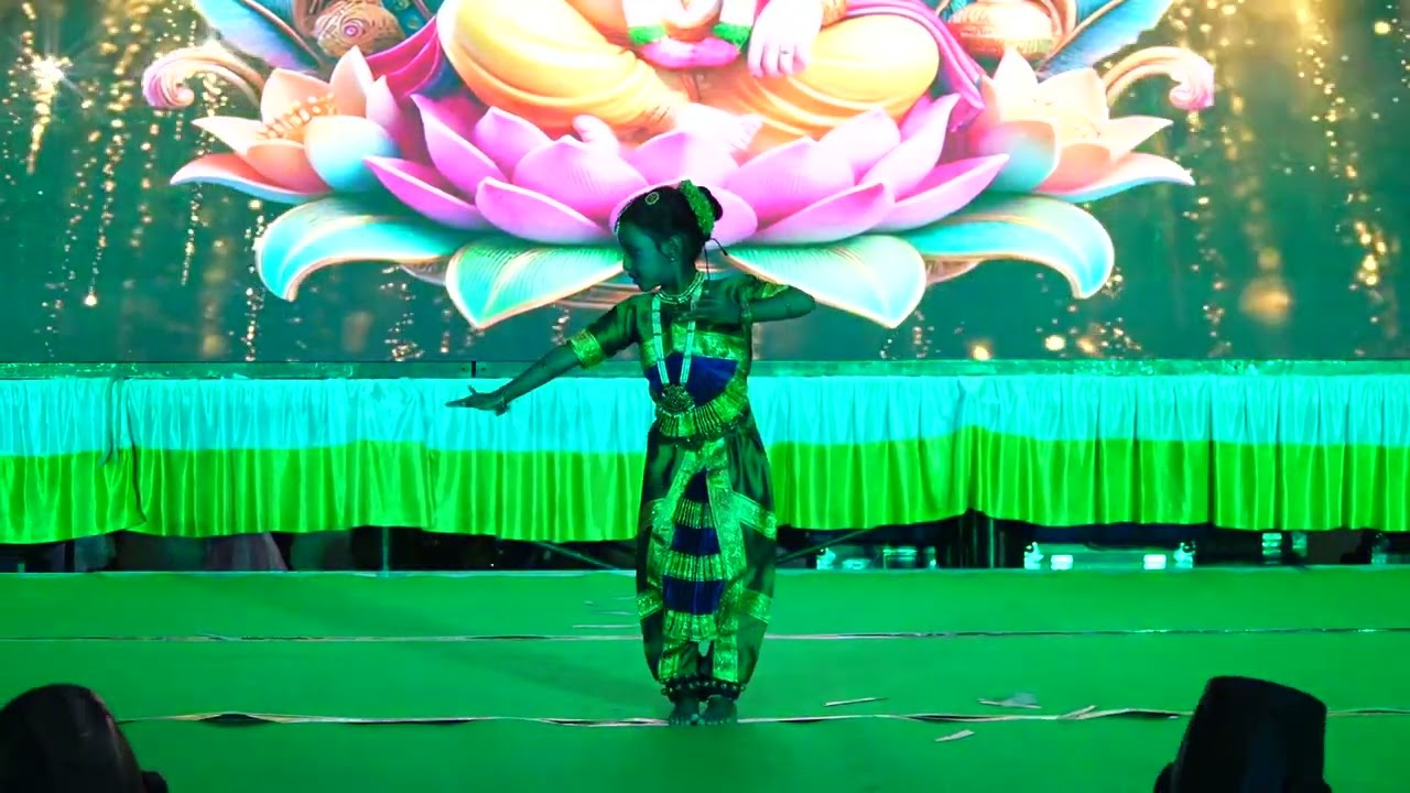 Welcoming dance by Aadhya Ukg