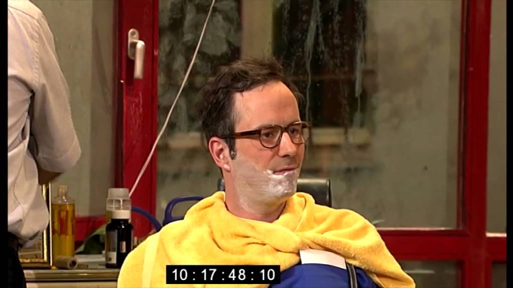 Kurt Krömer wird rasiert von Berber Yavuz Sasmaz ARD