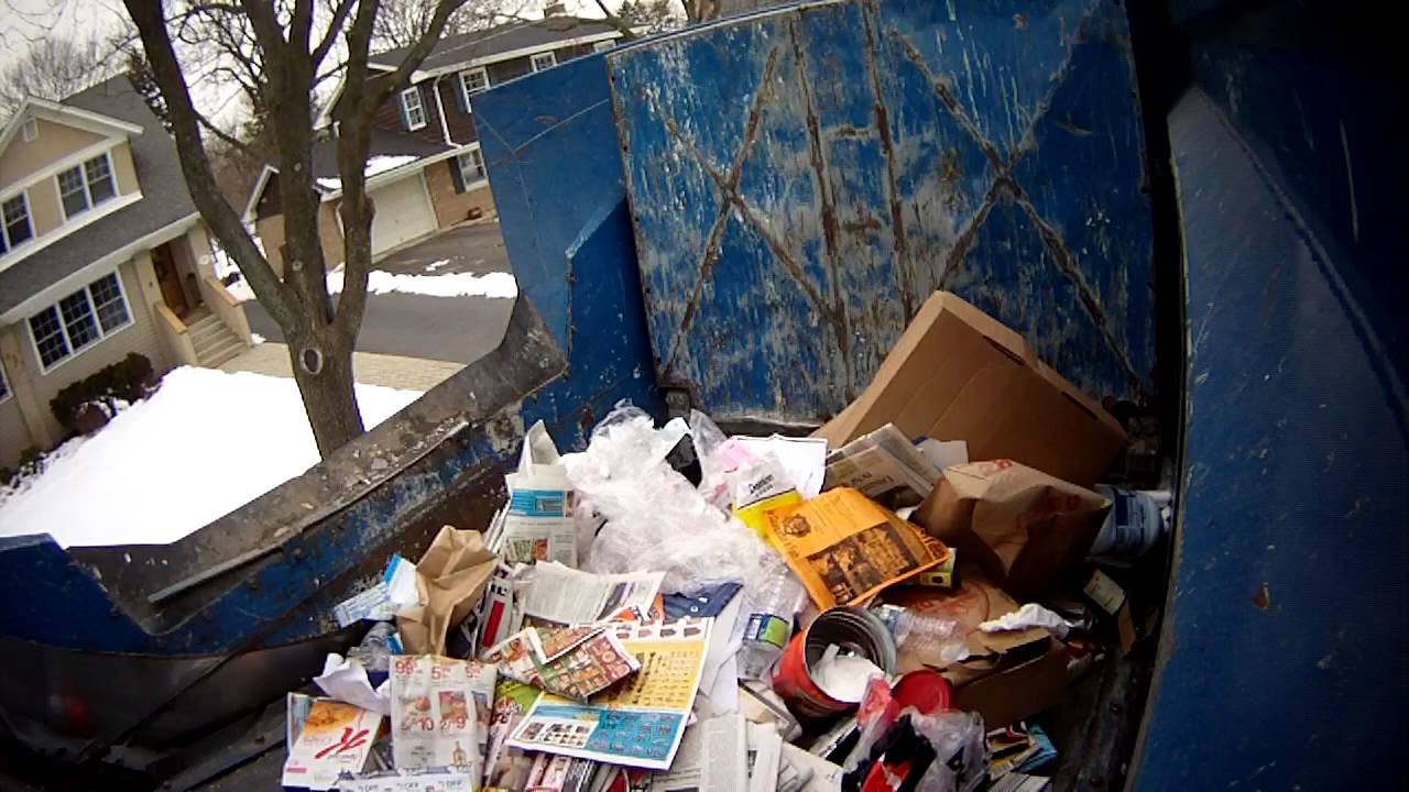 McNeilus Autoreach ASL Hopper view. Packing on as much recycling as possible.