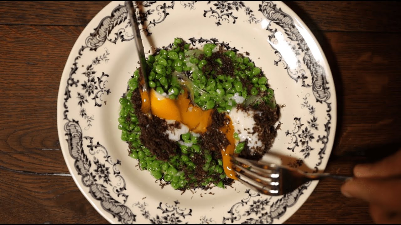 Receta Guisantes rehogados con huevo poché y trufa negra | Paco Meralgo