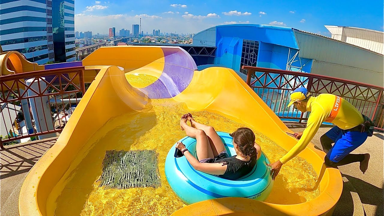Waterslides at Pororo Aquapark in Bangkok (Rooftop Waterpark)
