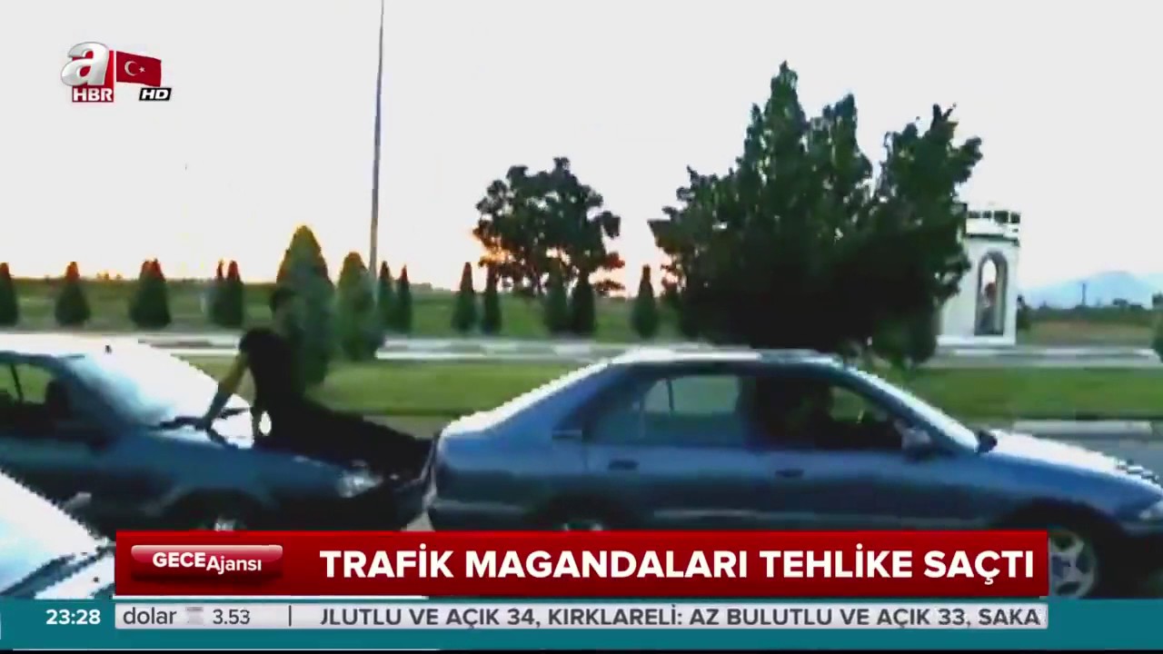 Karaman'da Bozulan Arabayı B&ouml;yle İttiler