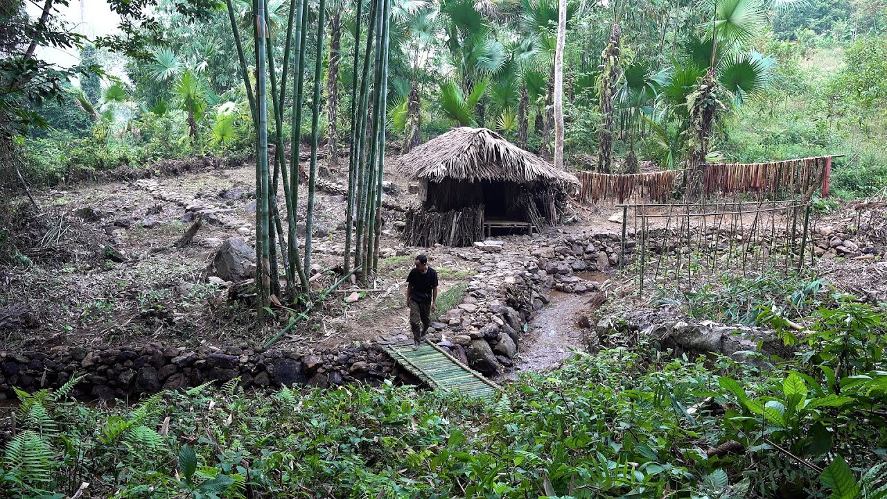 Build a stone embankment and make a bridge to cross the stream | LIVING OFF THE GRID | Episode 32