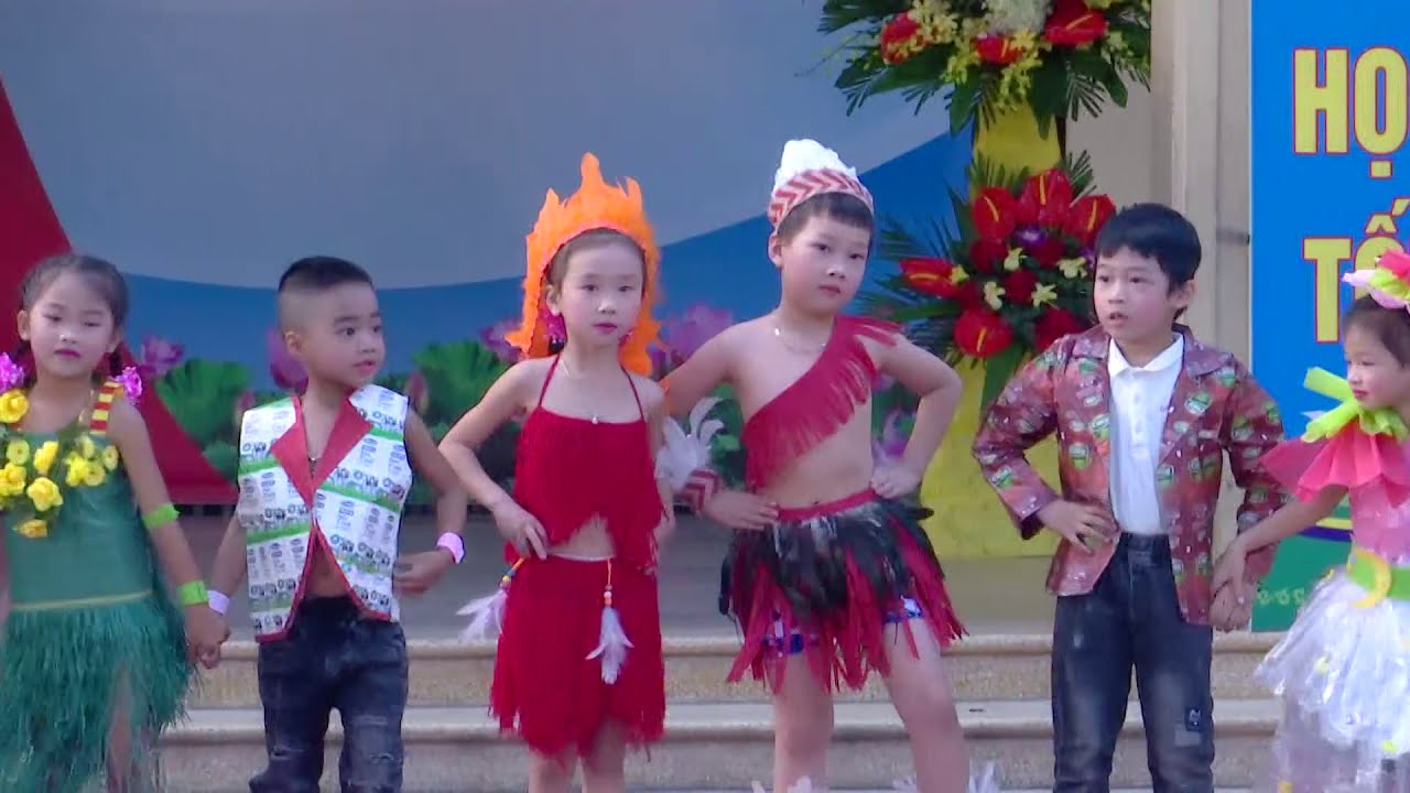 Màn trình diễn thời trang của HS lớp 1- trường Tiểu học Phú Lâm 1-Tiên Du- Bắc Ninh