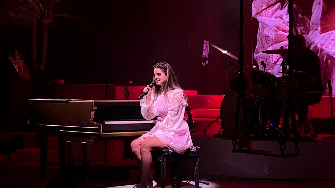 Lana Del Rey - Cinnamon Girl - Live in San Diego 4K