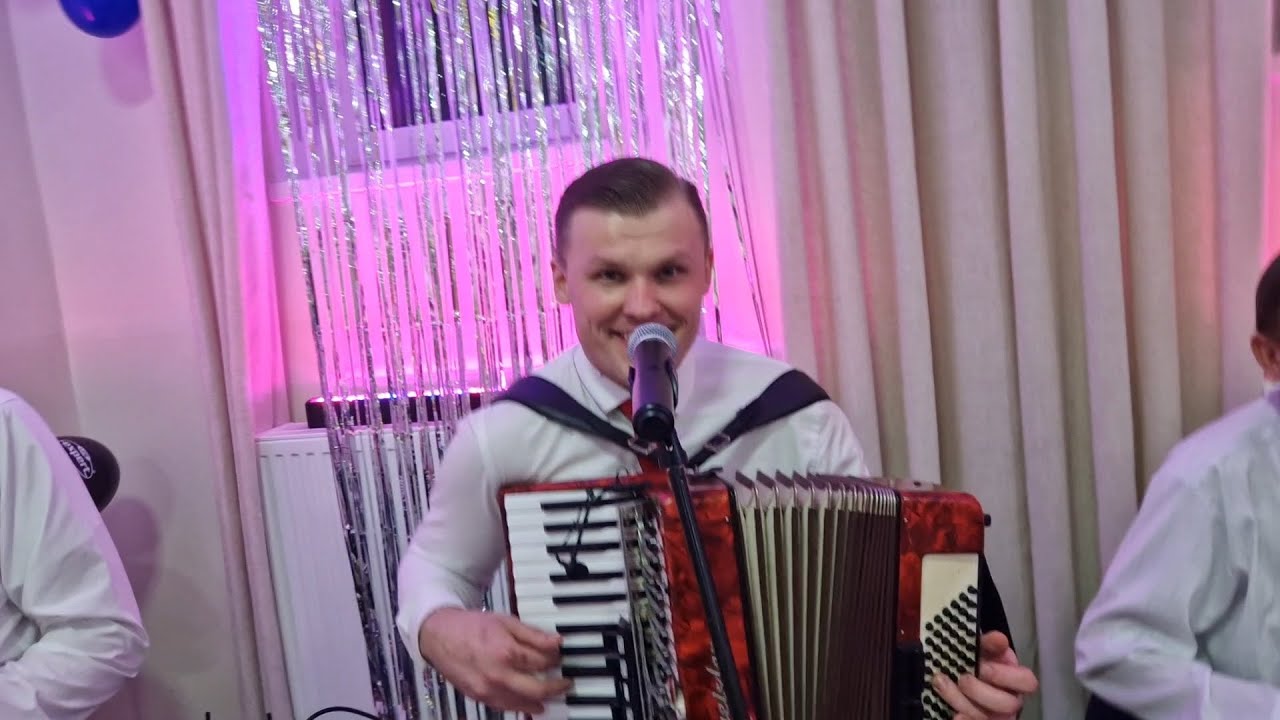Gromkie brawa dla kapeli za piękny wykon!