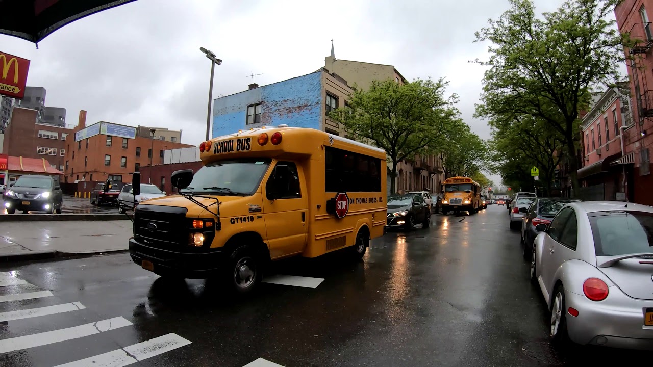 ⁴ᴷ⁶⁰ Walking NYC : Williamsburg, Brooklyn in the Rain via Broadway & Graham Avenue