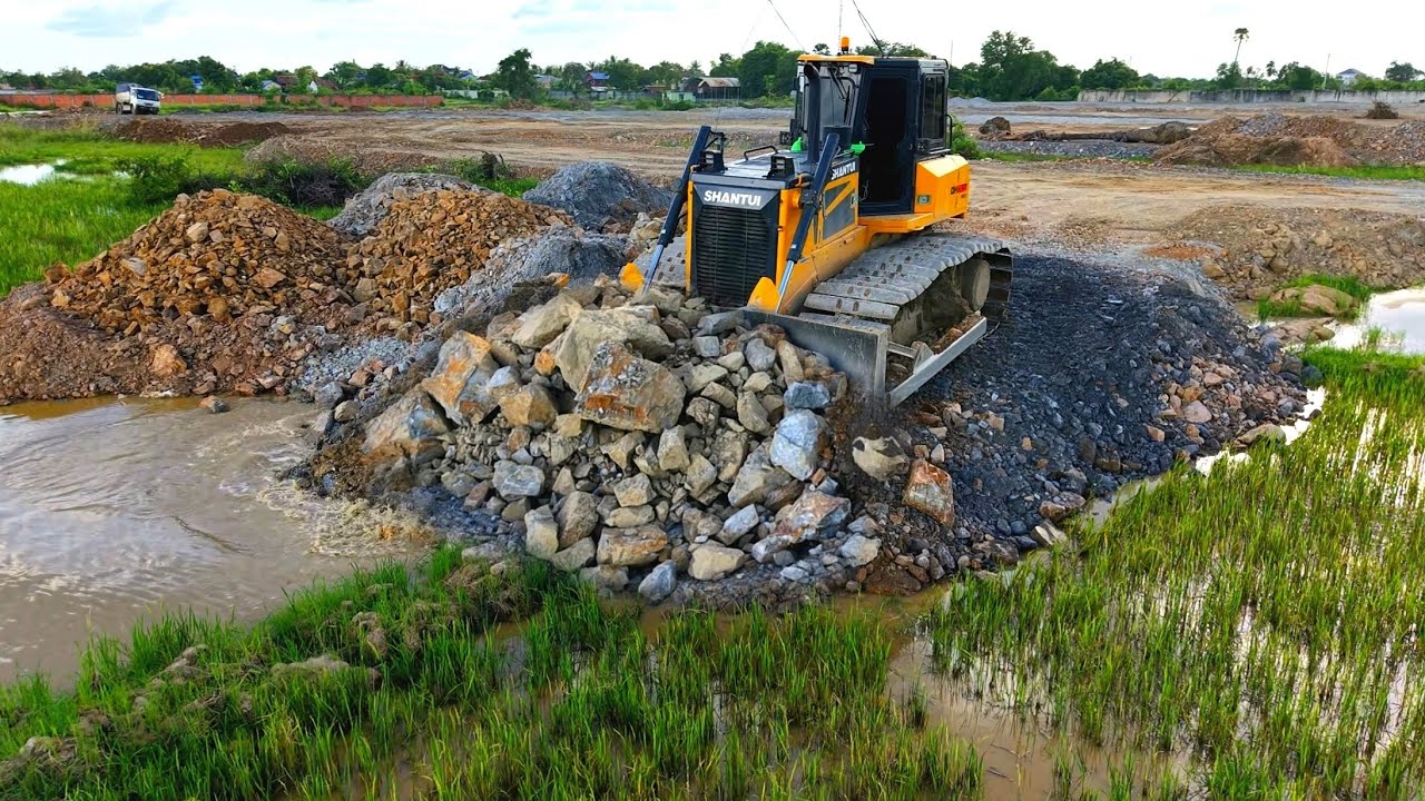 JOB Excellent PowerFull SHANTUI DH17C3 Clean Forests For Building The Water Using Stones For Pushing