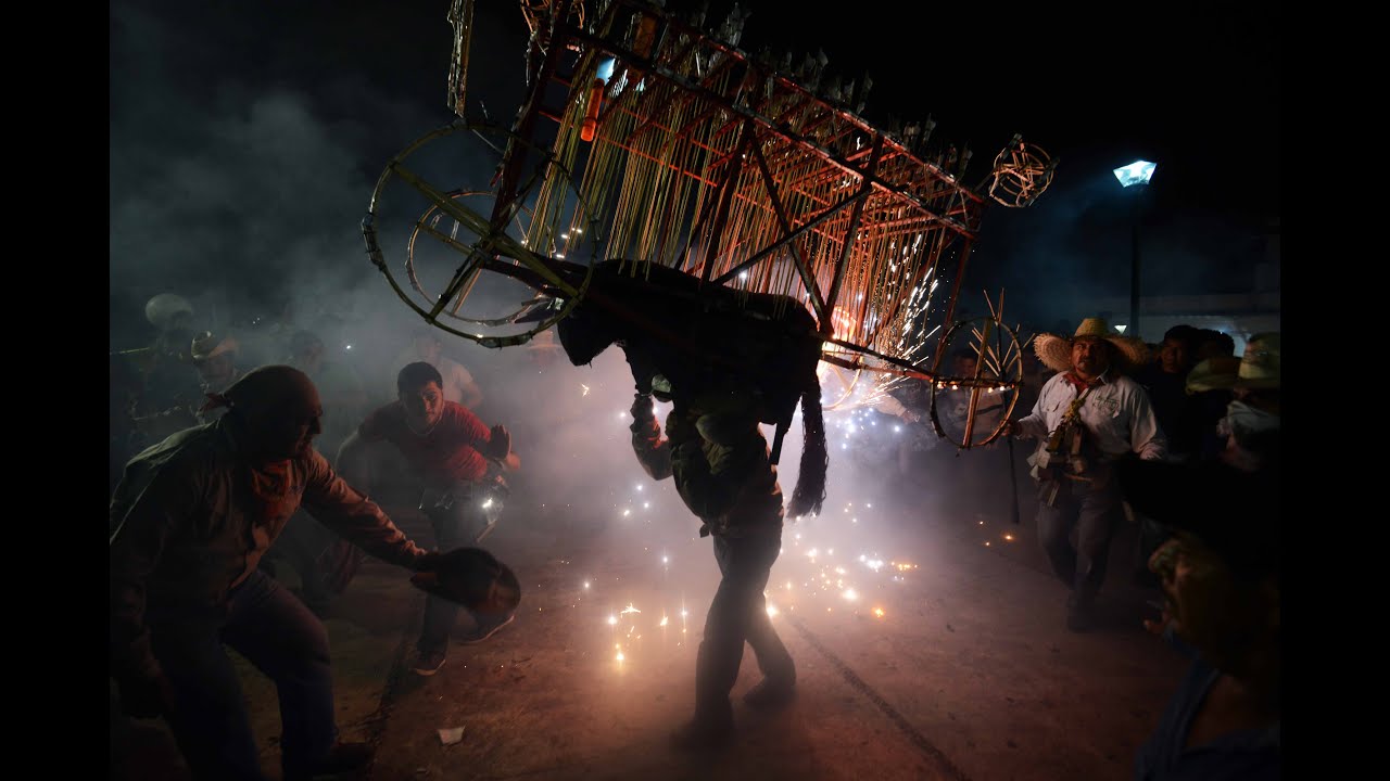 Toritos iluminan las fiestas de Xico