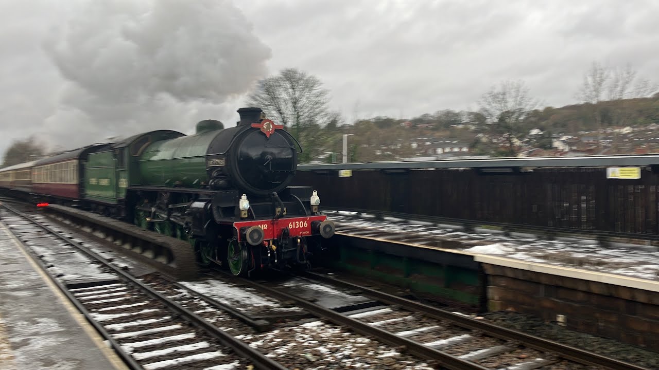 LNER B1 61306 'Mayflower' 'The Christmas Rose' @ Romiley 23/11/2024