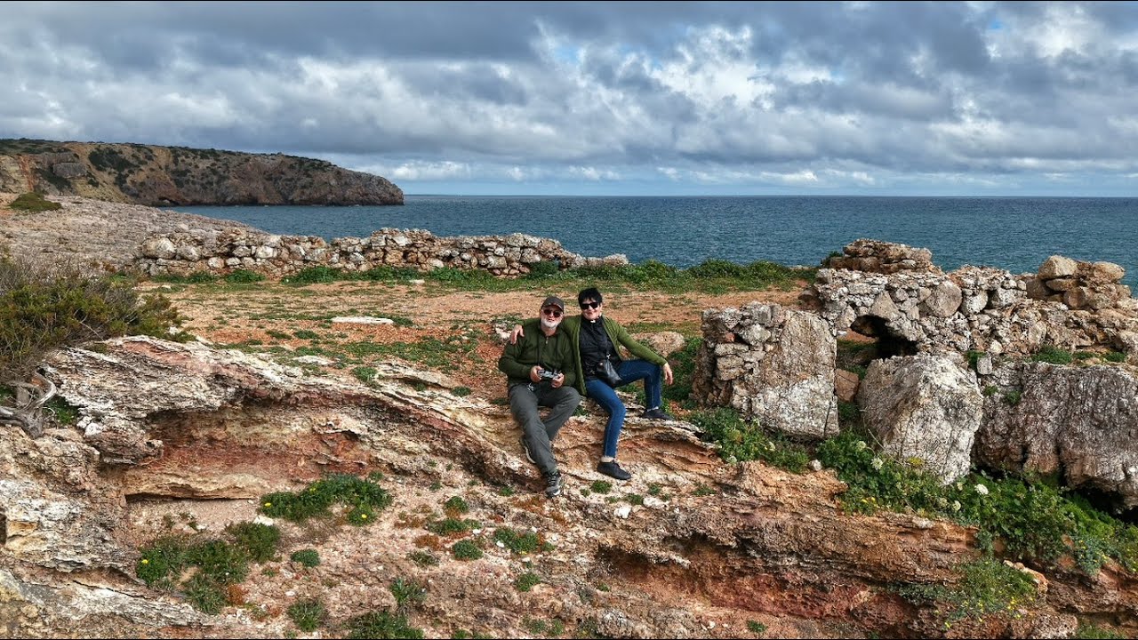 Praia da Ingrina and Praia da Barriga