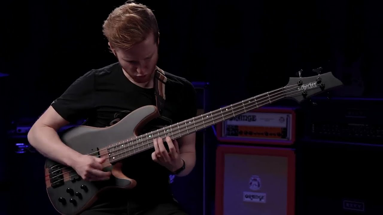 Charles Berthoud Performs 