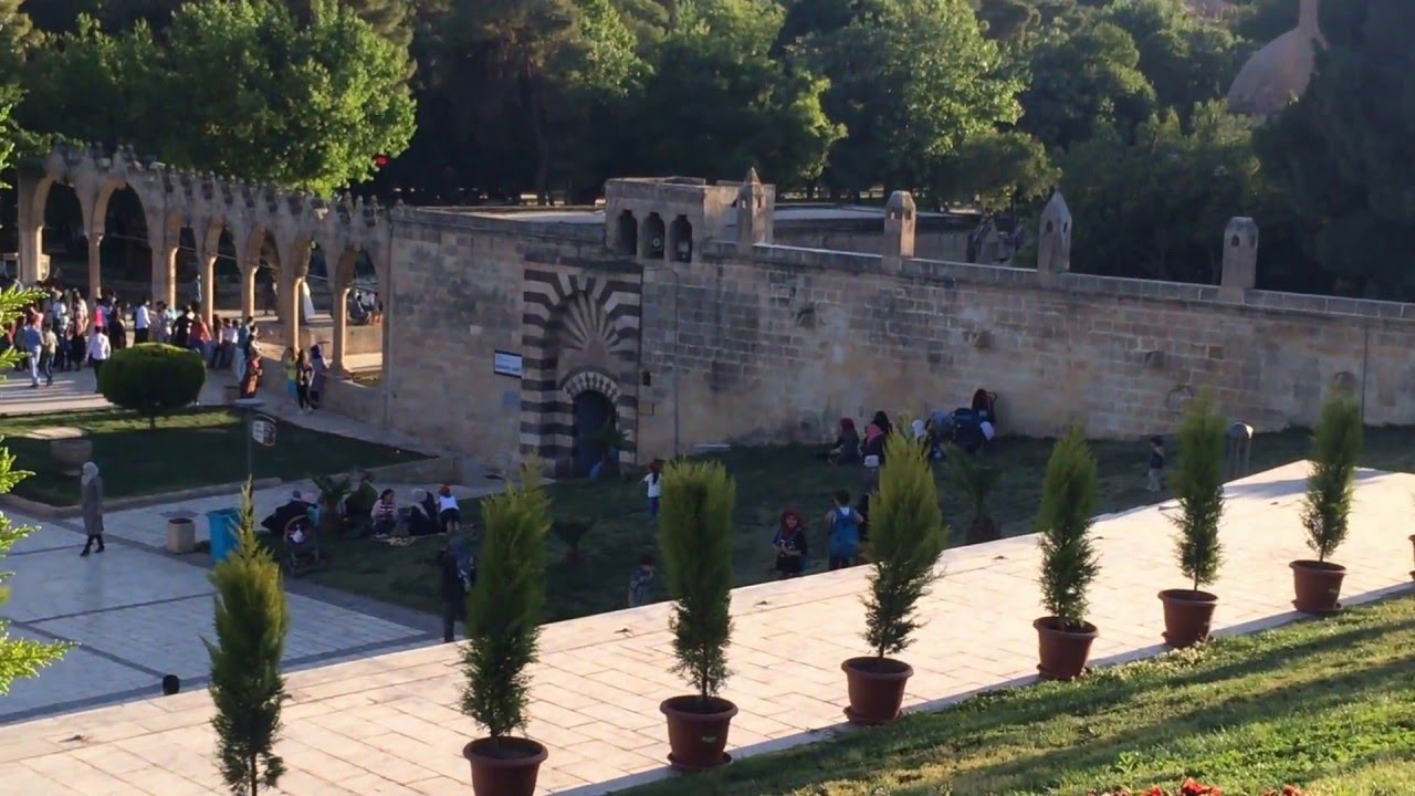 Urfa Halilurrahman Balıklı G&ouml;l (Tepeden Bakış)