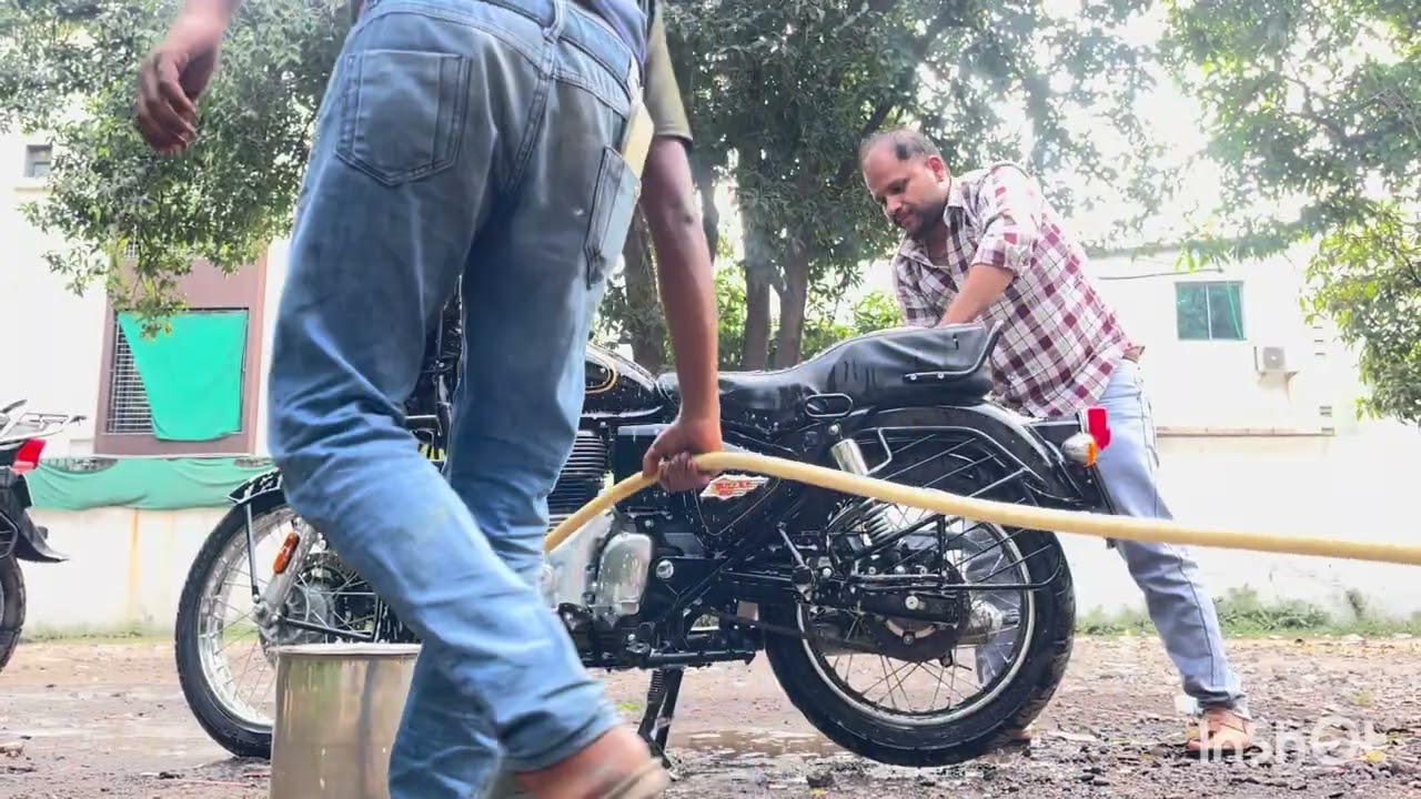 Raja & Jaanu  washing #bullet350  #hero #bike #rider 