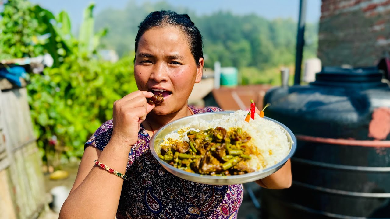 Bodi ra khareko bungurko masu ani ekthal vaat.Kam garinx khainx pni#siruthapamagar#villagelife#vlog