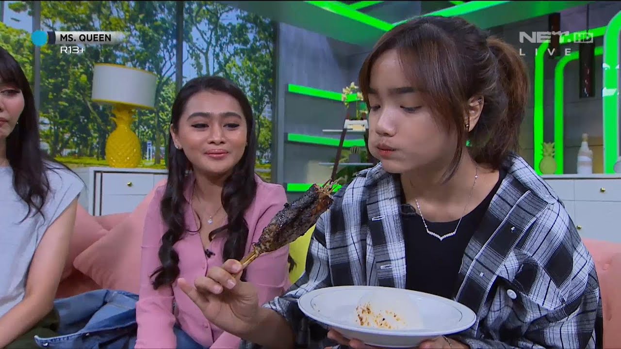 Fuji Asik Makan Bikin Gagal Fokus (1/4) - Ms Queen