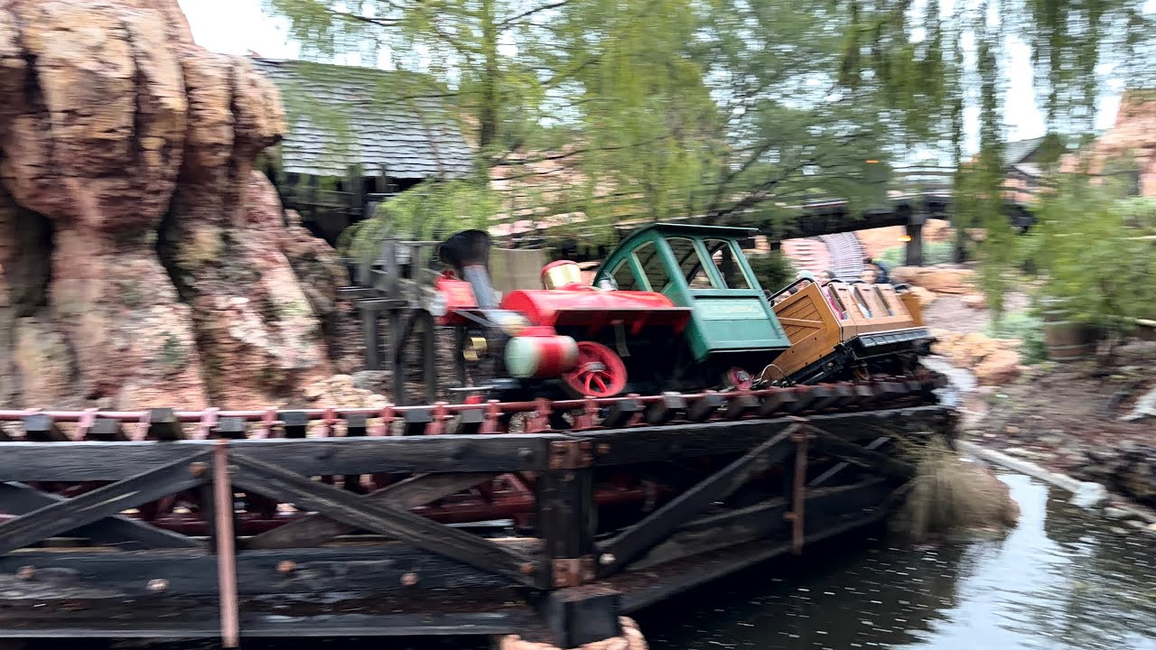 Big Thunder Mountain Railroad - Back Row POV - December 2025 - Disneyland [4K 60FPS]