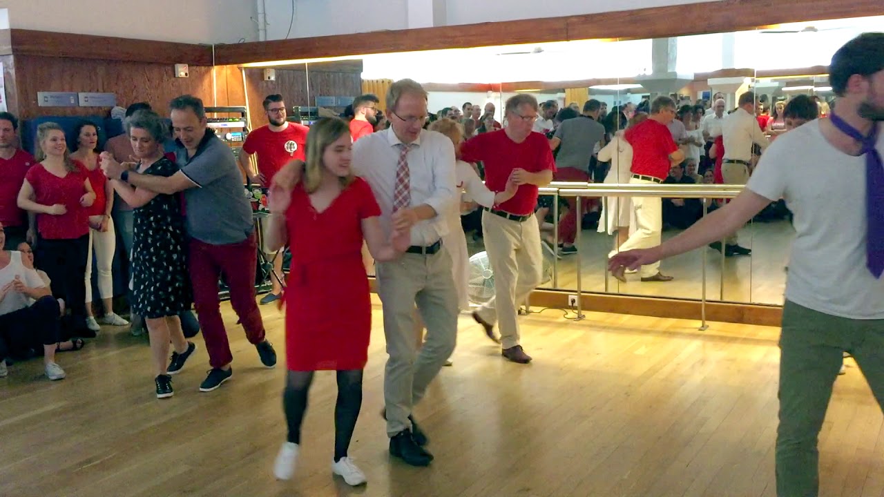 Démonstration lindy hop débutant Temple du Swing