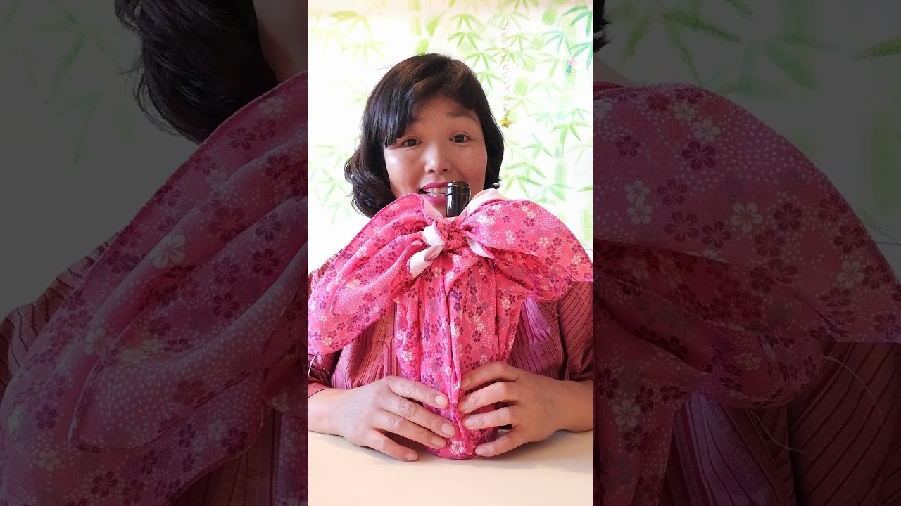 Cómo envolver cosas usando tela Furoshiki con Midori