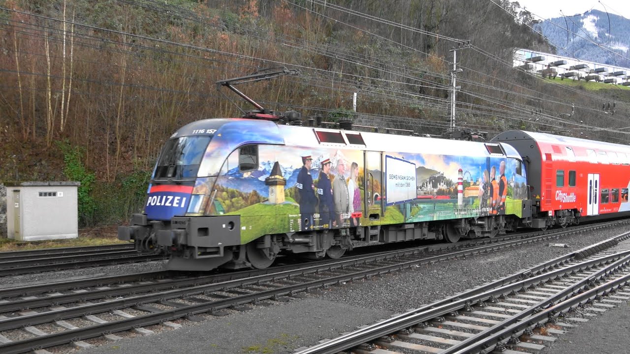 4K Bahnhof Feldkirch: POLIZEI - Lok am Doppelstock und Alpenstaubsauger BR 1144 am G&uuml;terzug
