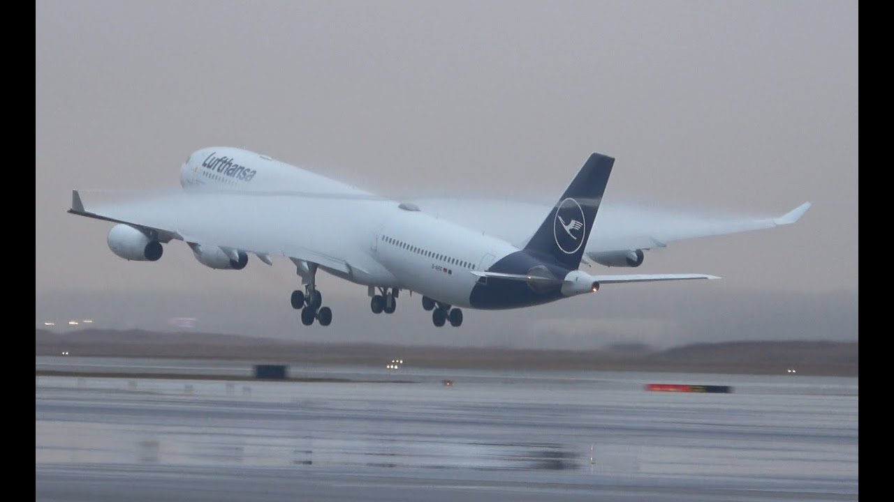 Rainy Lufthansa A340-300 take off, DTW