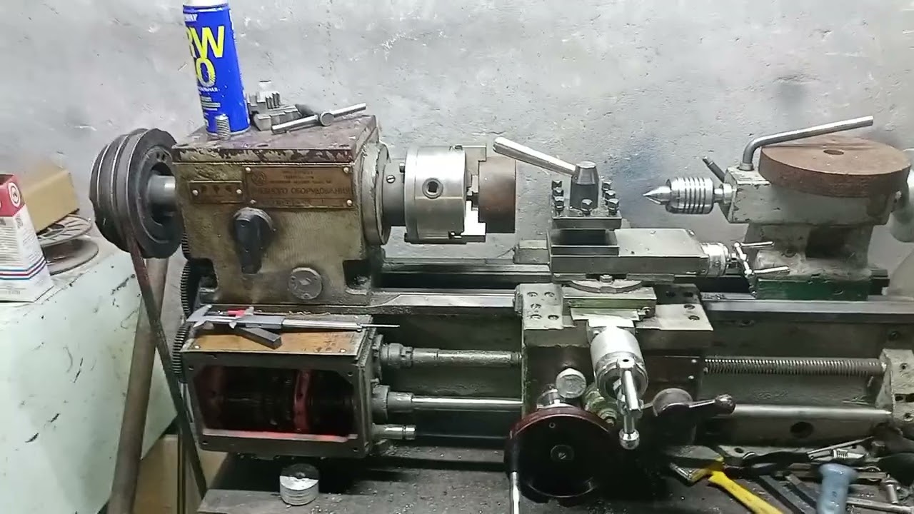 Токарный станок ТВ-7. Точу шкив для электродвигателя.