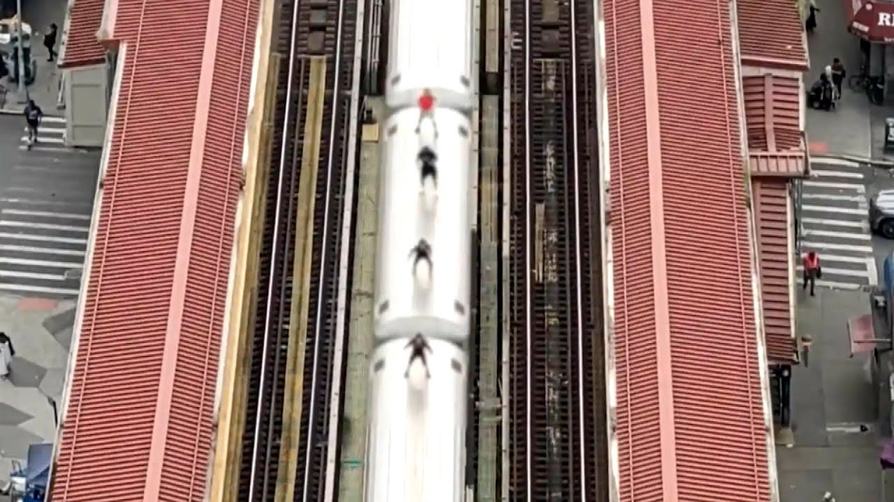 4 'Subway Surfers' Caught Riding on Moving Train
