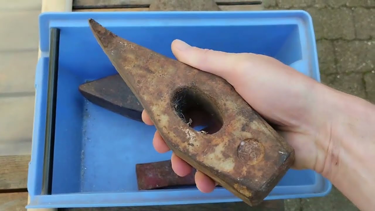 Rusty Old Splitting Maul / Axe Restoration