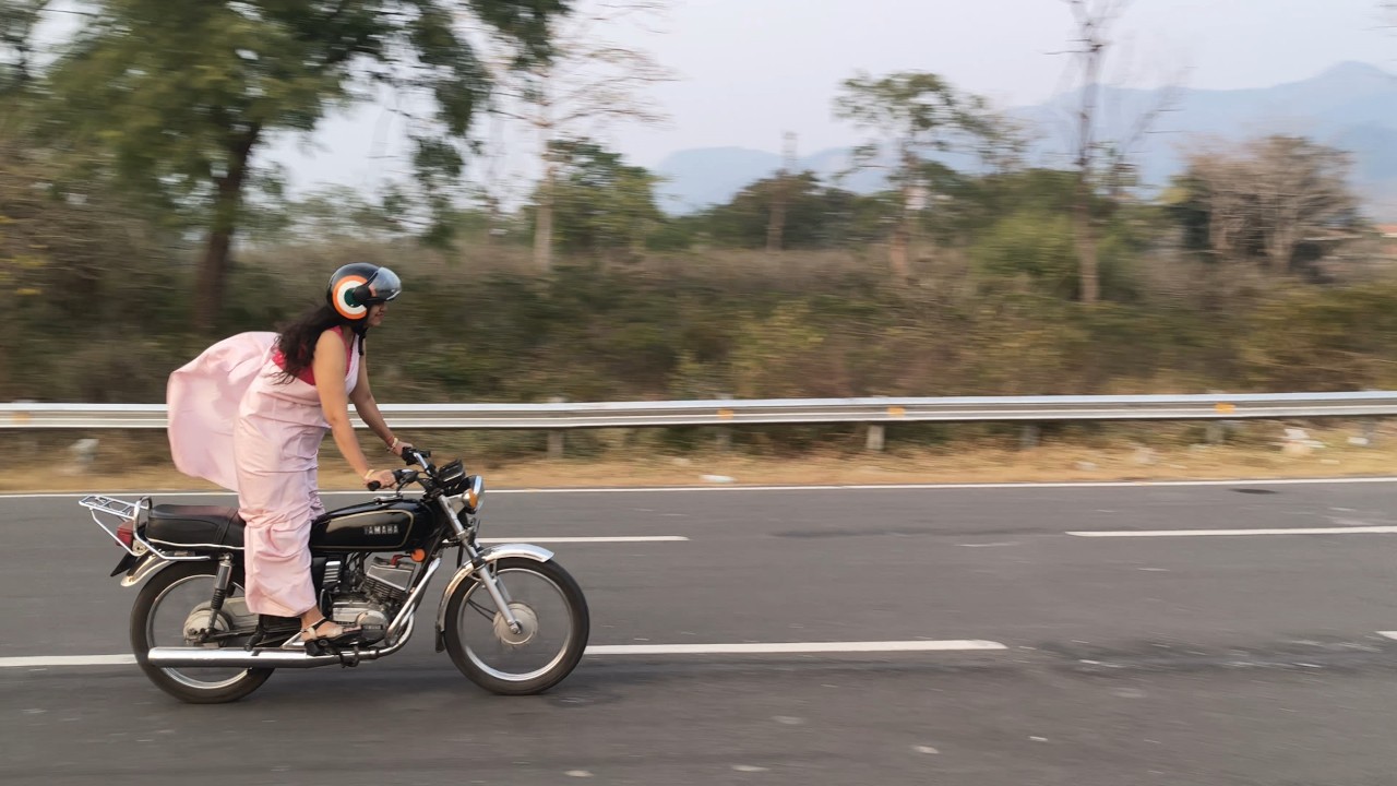 Girl Kickstart Riding Yamaha RX in  Pink Saree | Grace & Power on 2-Stroke Beast #priyankakhanduri