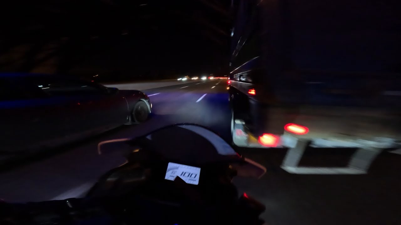 Yamaha R3 Chill highway night ride with the boys | 4K POV