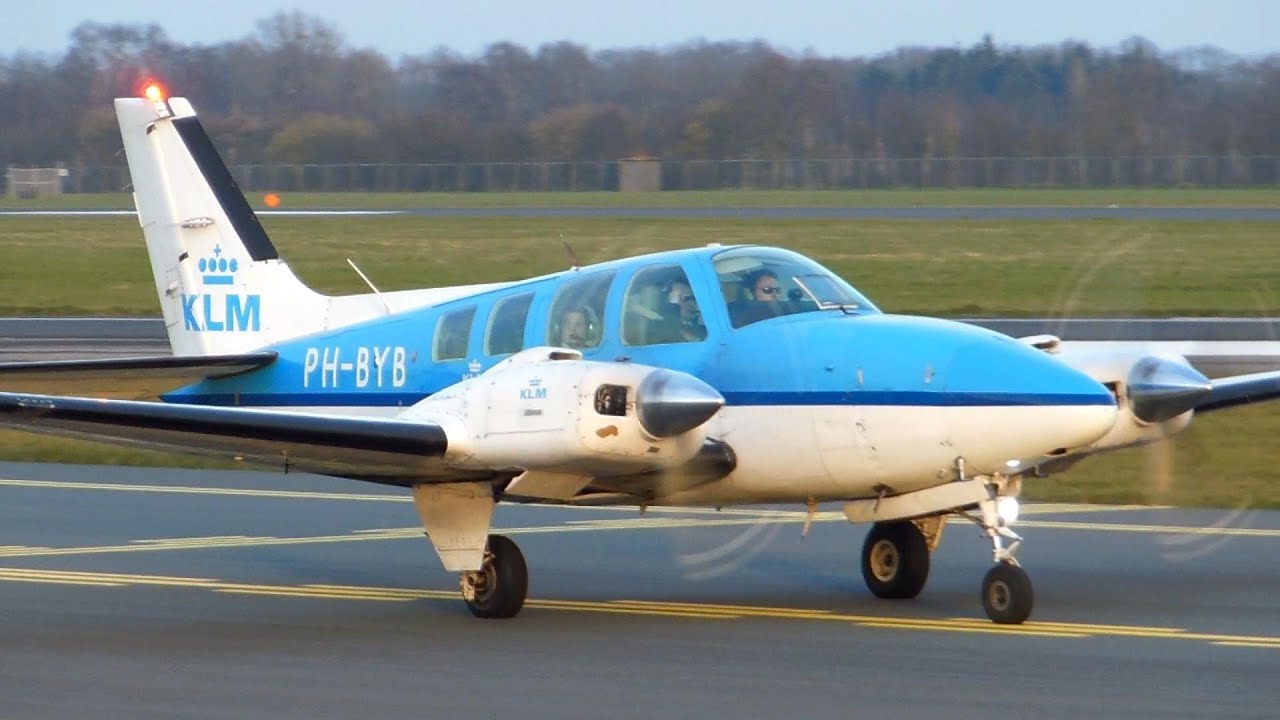 KLM Flight Academy ► Beech Baron 58 ► Takeoff ✈ Groningen Airport Eelde