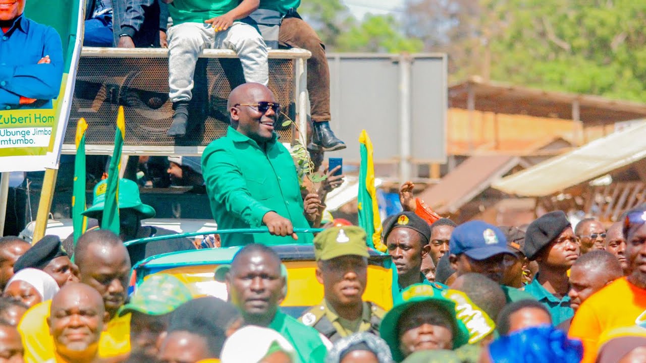 HOMERA AMWAGA CHOZI LA FURAHA MBELE YA WANACCM NAMTUMBO BAADA YA KUCHUKUA FOMU 