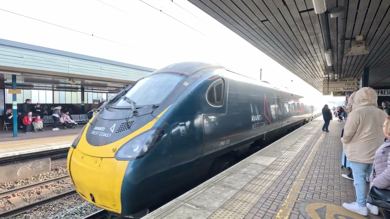 Sunday action at Wigan North Western on 16/3/25 including Charter movement!
