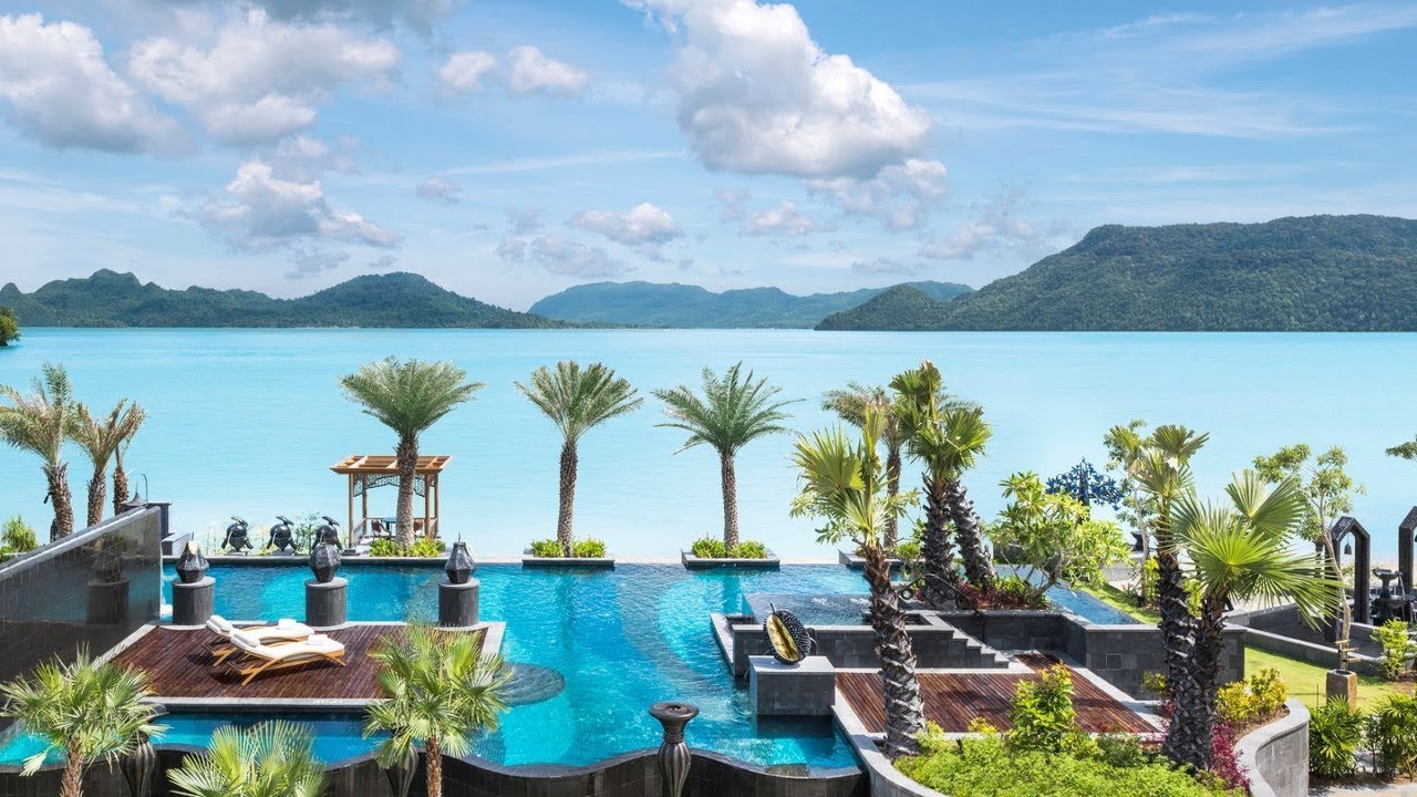 Top 5 Luxury Beachfront Hotels & Resorts in Langkawi, Malaysia