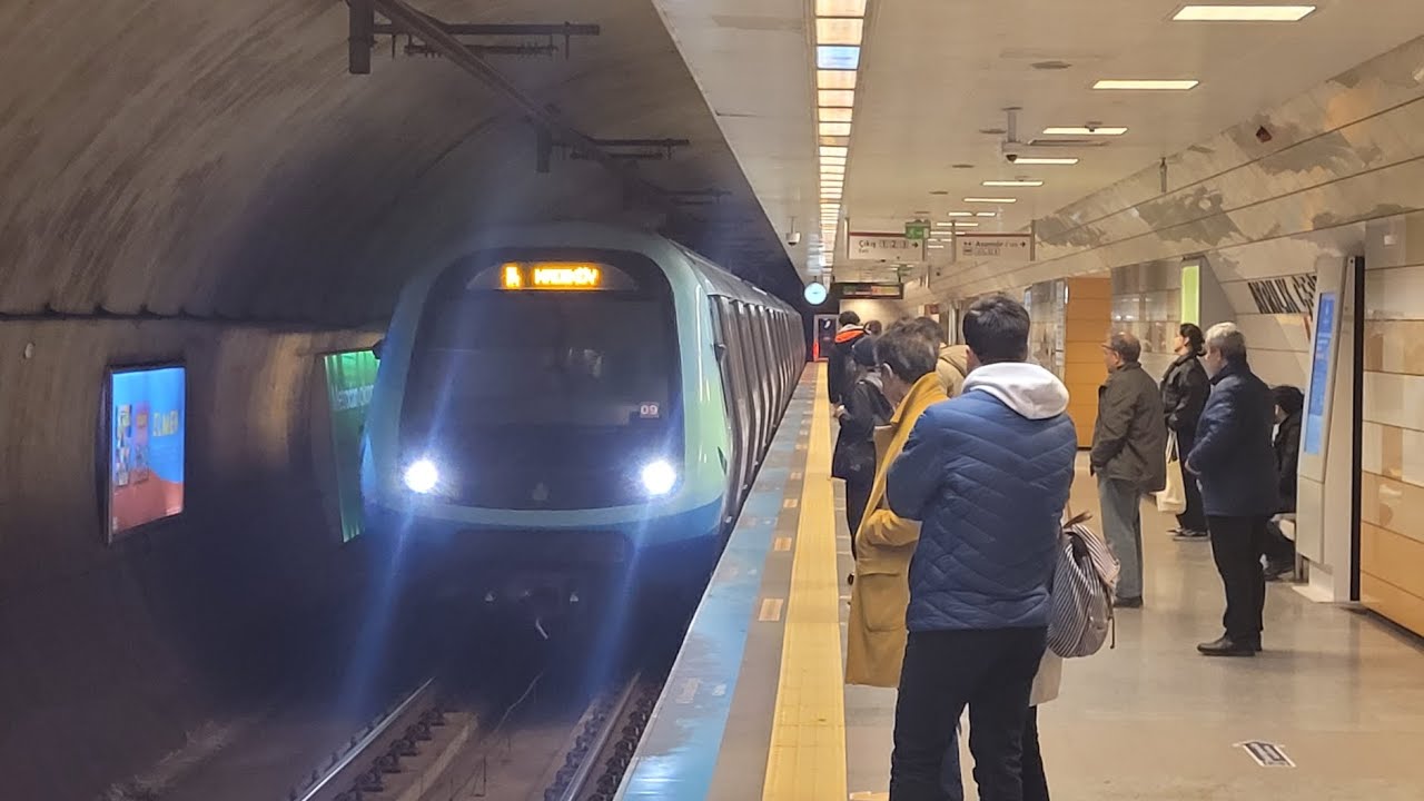  İstanbul Da M4 İle Kadıköy - Sabiha Gökçen havalimani Metro Hattı Arası Seyehati