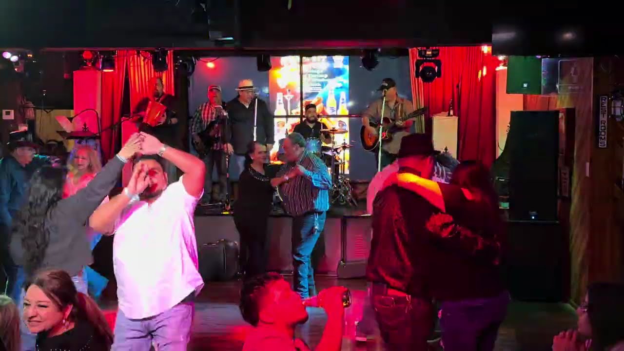 Javier Solis y Loz Unikos @ Legands Grill