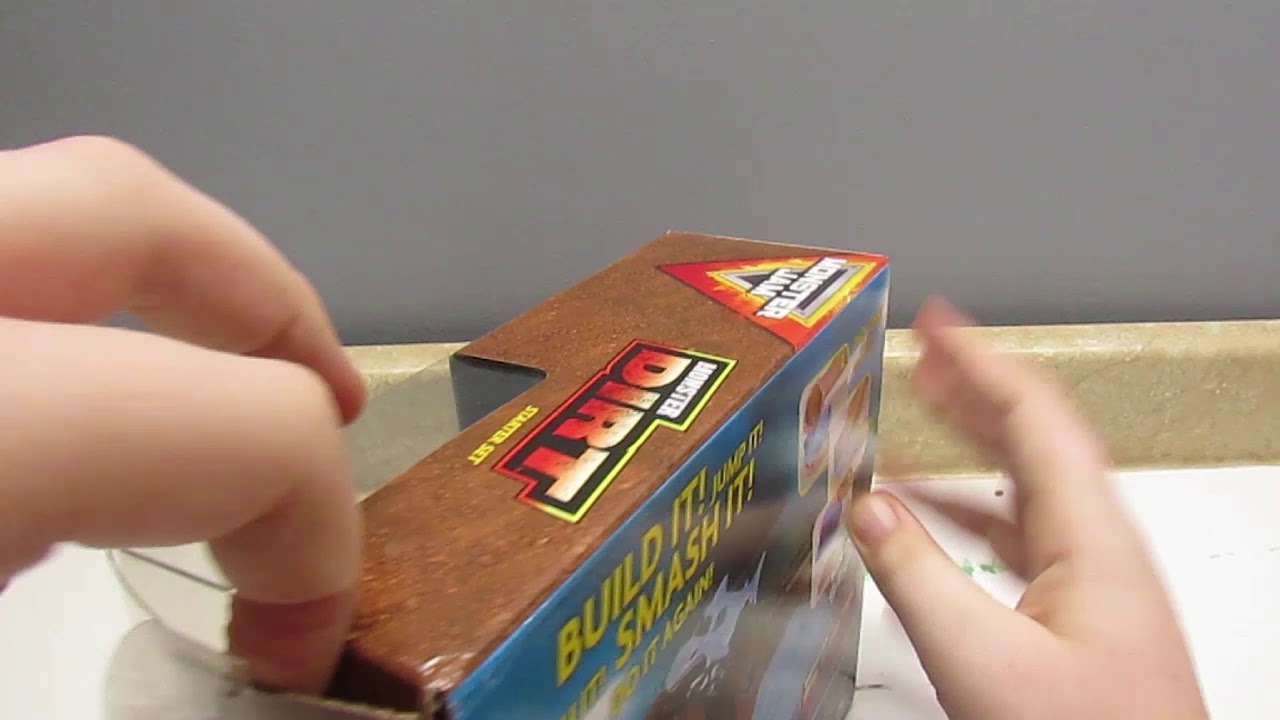 Monster Jam Spin Master Megalodon Monster Dirt Starter set review