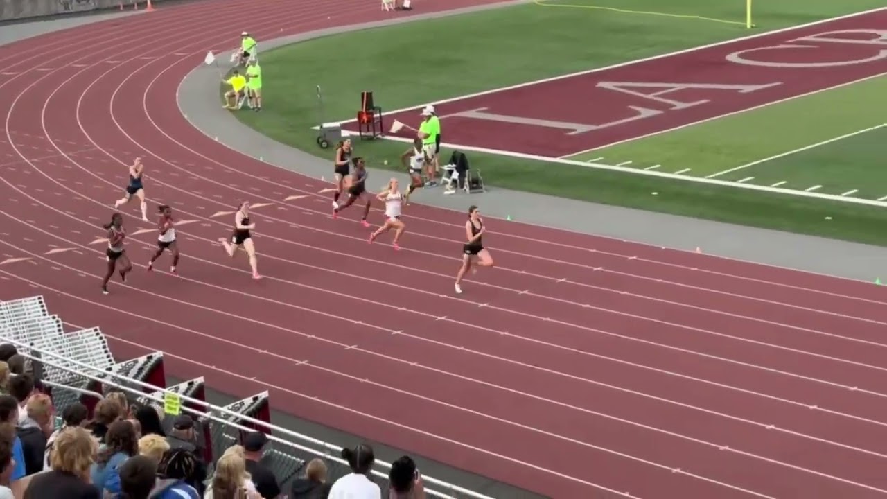 Olivia Knowles 200M Dash 25.37 lane 7