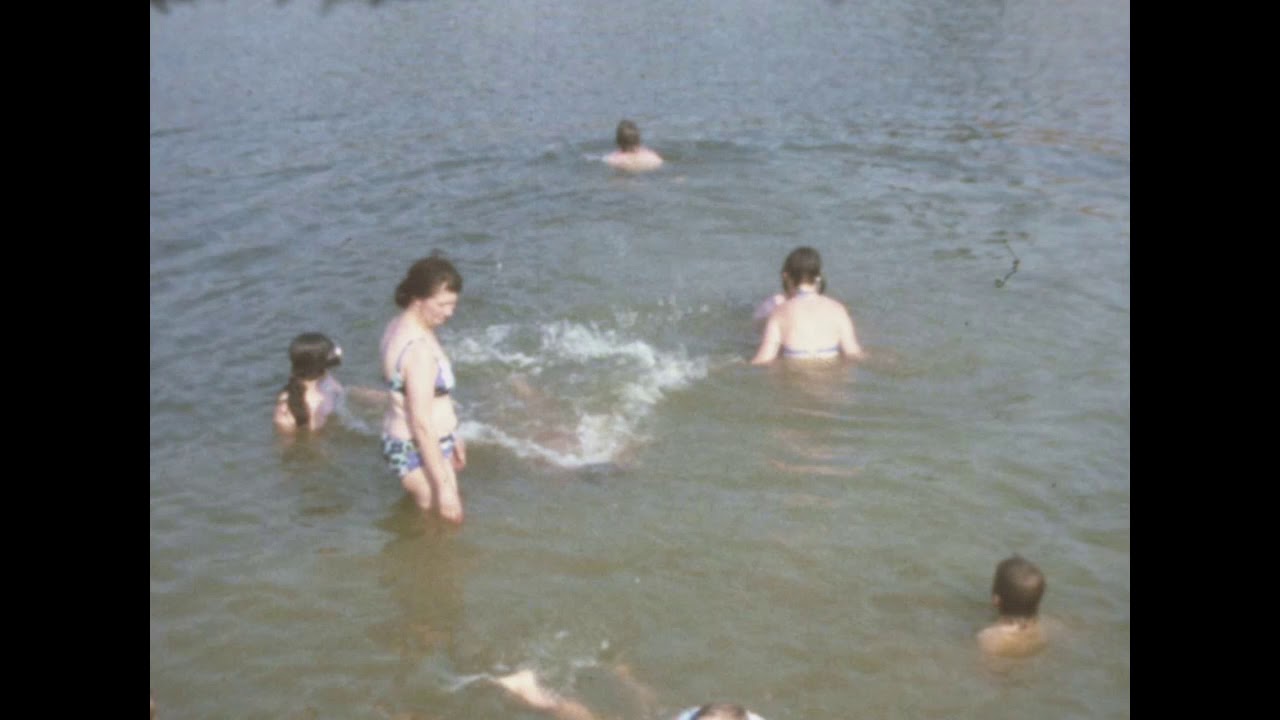 1975   Zomer   zwemmen in het Netekanaal in Lier