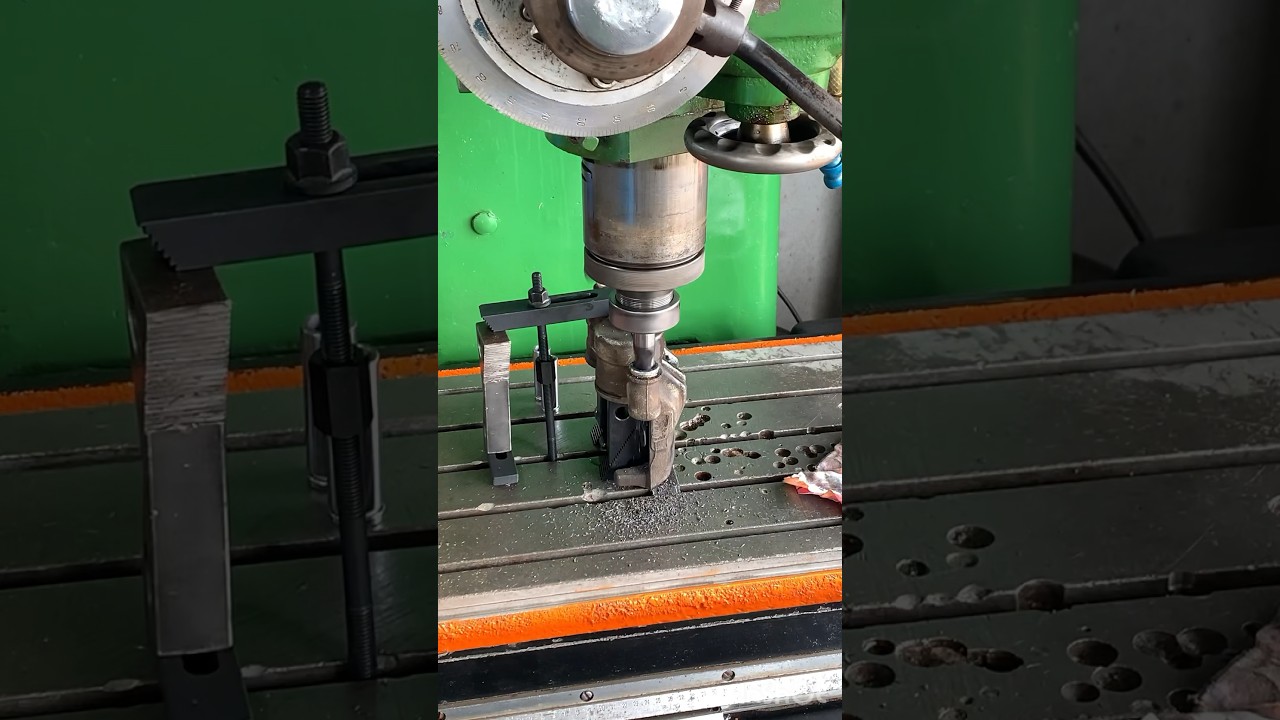 Veja como recuperei essa pin&ccedil;a de freio de uma #ducato #torno #tornearia #freza #usinagem #curta