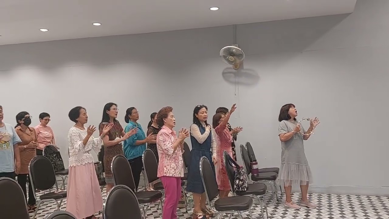 จงชื่นชมยินดีในพระเป็นเจ้า