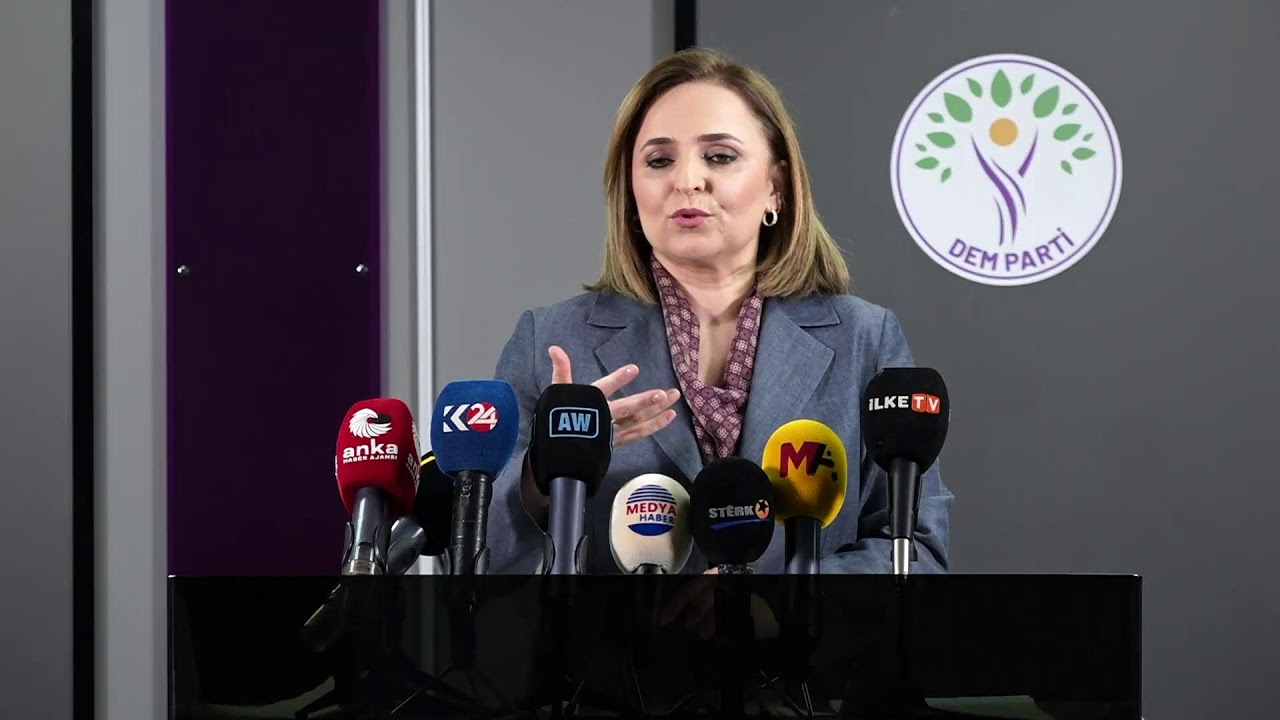 Parti Sözcümüz Ayşegül Doğan, devam eden MYK toplantımızın gündemlerine ilişkin açıklama yapıyor
