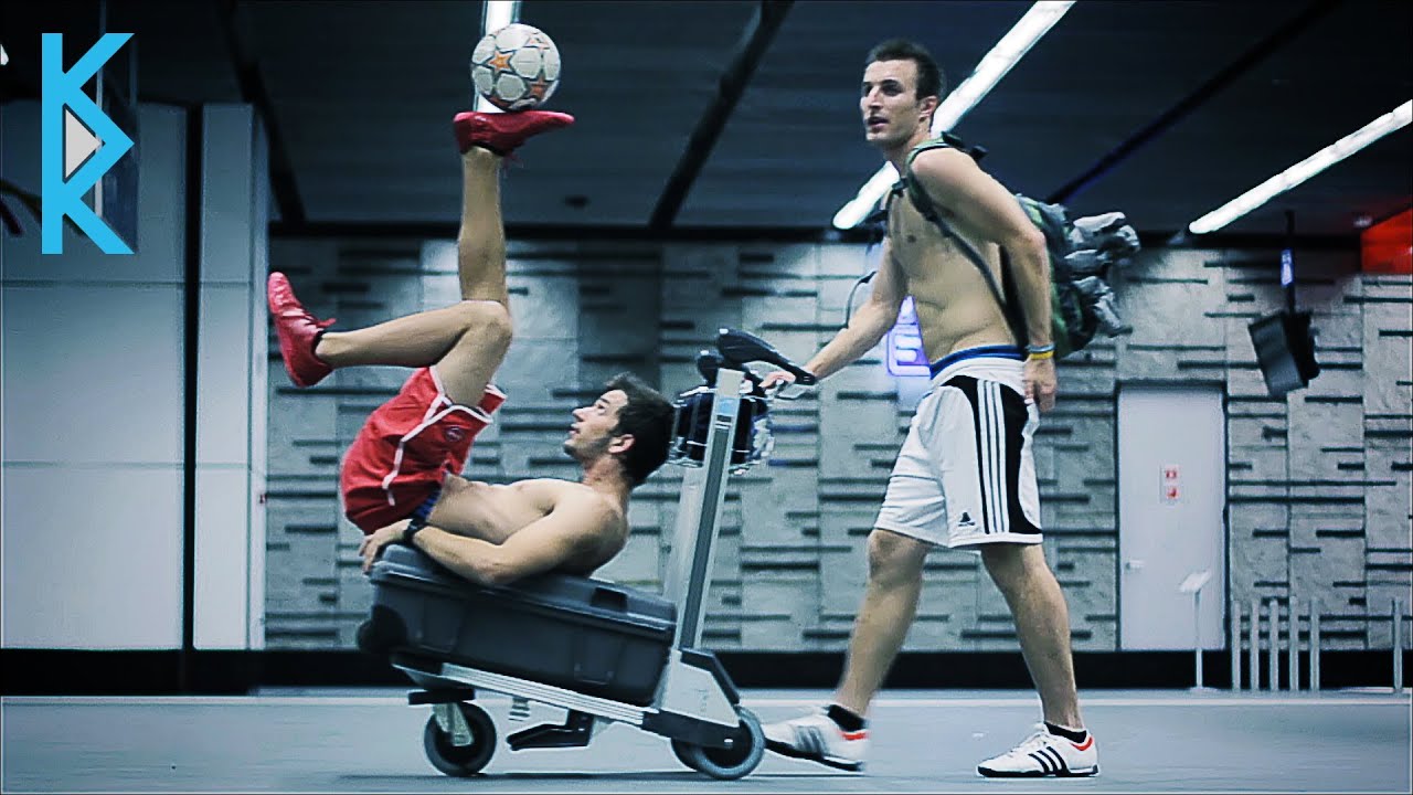 AIRPORT FREESTYLE FOOTBALL | Sven & Thomas stuck in Brussels