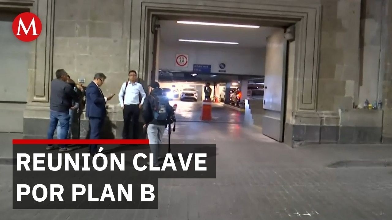 Claudia Sheinbaum se re&uacute;ne con l&iacute;deres parlamentarios para impulsar Plan B electoral