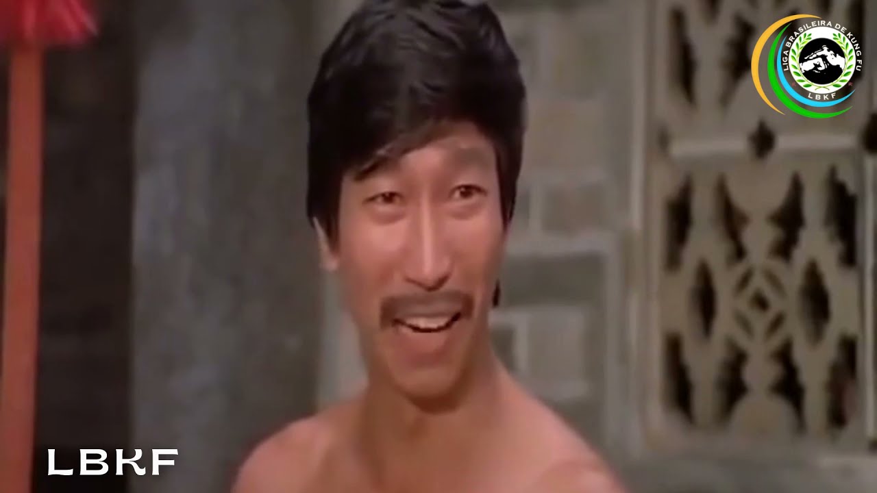 Chiu Chi Ling lutando com Jackie Chan no filme punho da serpente